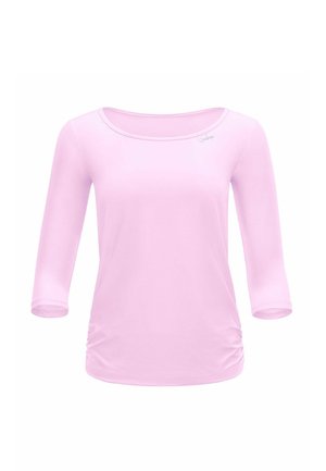 Hellrosa Damenoberteil mit Dreiviertelärmeln, rundem Ausschnitt und leichter Raffung an den Seiten am Saum.