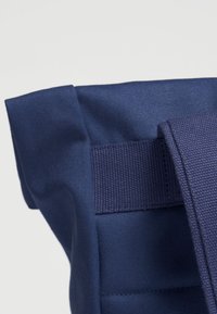 SOULEWAY Malý batoh  - blau