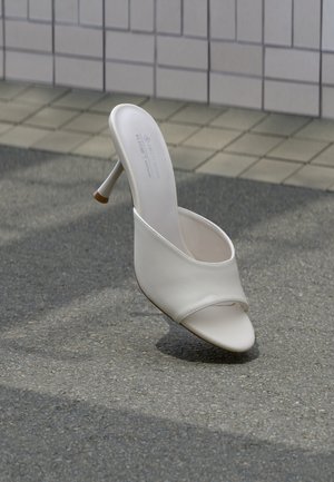 ISOLAA - Pantolette hoch - ice