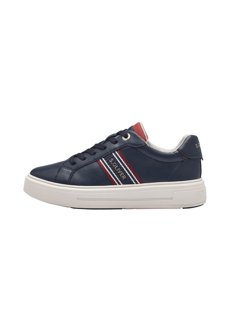 Sneakers in pelle marina con suola bianca, caratterizzati da strisce rosse e bianche, punta rotonda, sistema di allacciatura e dettagli in oro con logo sui lati.