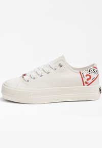 Guess NIKOLA LOGODREIECK - Sneakers basse - weiß