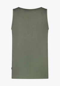 Olijfgroene mouwloze katoenen tanktop met een ronde halslijn en een rechte zoom. Voorzien van een klein merkembleem op de zijnaad.
