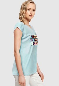 Merchcode THINKING COMIC EXTENDED SHOULDER TEE - T-shirts print - ocean blue