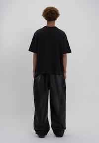 LOW LIGHTS STUDIOS® NATIONAL - T-shirts med print - black