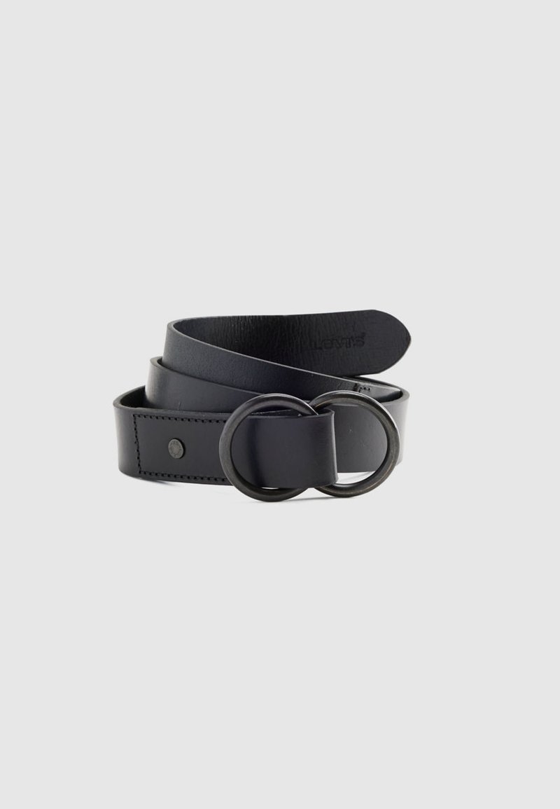 Ceinture en cuir noir présentant une finition mate, une boucle métallique circulaire et un design épuré et minimaliste avec une texture lisse.