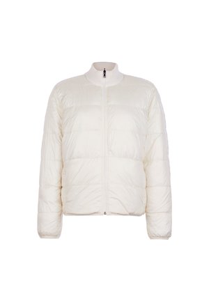Weiße gesteppte Daunenjacke mit hohem, geripptem Kragen und Frontreißverschluss, langen Ärmeln und gepolstertem Design.