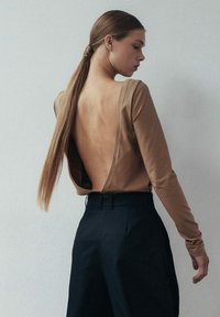 MUUV.APPAREL - Bluzka z długim rękawem