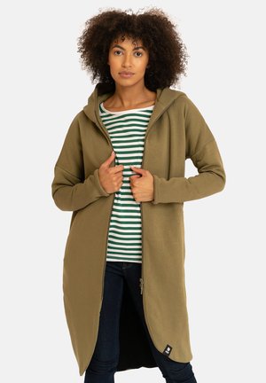 - Klasyczny płaszcz