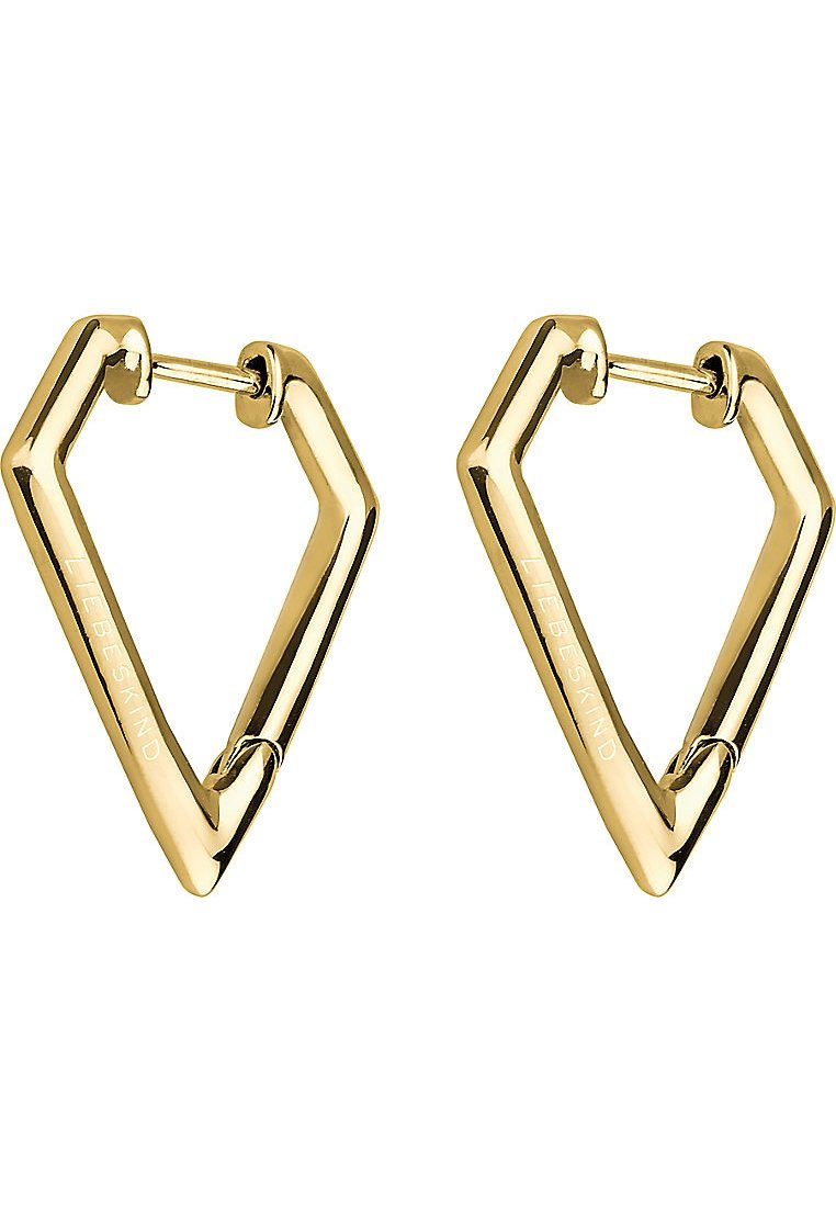 Gouden driehoekige oorbellen met een glanzende afwerking en een scharnier-sluiting. Heeft een hoekig ontwerp en ingegraveerde details aan de binnenkant.