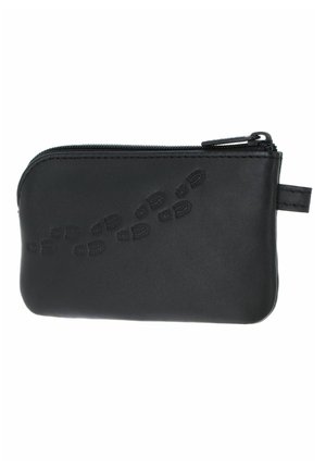 Pochette rectangulaire en cuir noir avec fermeture éclair et motif en relief d'empreinte de botte diagonale sur le devant.