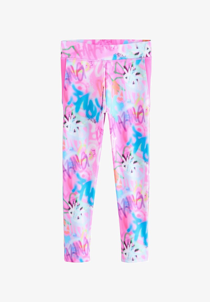 Leggings rosas con un patrón de graffiti multicolor, que presenta tonos de azul, verde y blanco, hechos de una tela elástica y suave.