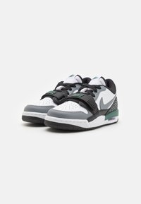 Jordan LEGACY - Matalavartiset tennarit - white/oxidized green/black/cool grey