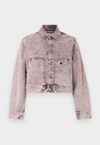 Φωτεινό μωβ denim τζάκετ με επίστρωση όξινης πλύσης, μακριά μανίκια, κουμπιά με πατούρα μπροστά, δύο μπροστινές τσέπες και ένα μικρό διακριτικό με το λογότυπο Carhartt στην αριστερή τσέπη.