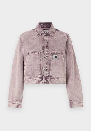 Φωτεινό μωβ denim τζάκετ με επίστρωση όξινης πλύσης, μακριά μανίκια, κουμπιά με πατούρα μπροστά, δύο μπροστινές τσέπες και ένα μικρό διακριτικό με το λογότυπο Carhartt στην αριστερή τσέπη.