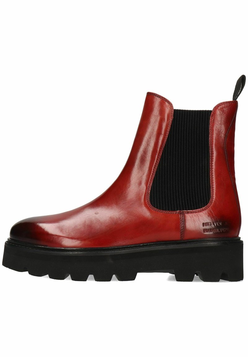 Stivale Chelsea in pelle rossa con pannelli laterali elastici neri, suola a carrarmato nera spessa e linguetta sul tallone.