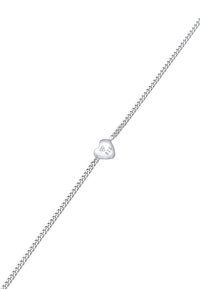 Sølv armbånd med et flettekæde-design, der har et hjerteformet charm stemplet med "925" for ægte sølv.
