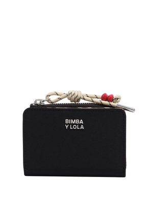 Cartera negra de Bimba Y Lola con cierre de cremallera y tirador de cordón beige con cuentas rojas y punta de metal.