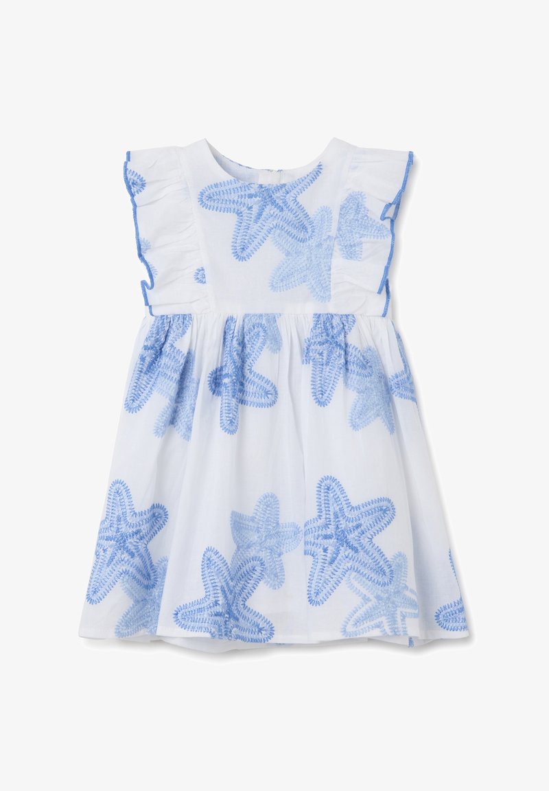 Weißes Kleid mit blauer Seestern-Stickerei, Rüschenärmel und einem gerafften, ausgestellten Rock. Leichter Stoff mit subtiler Textur.