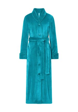 Bata de baño de felpa color verde azulado con cuello, cinco botones, dos bolsillos laterales y un cinturón a juego. Presenta puños texturizados para un detalle adicional.
