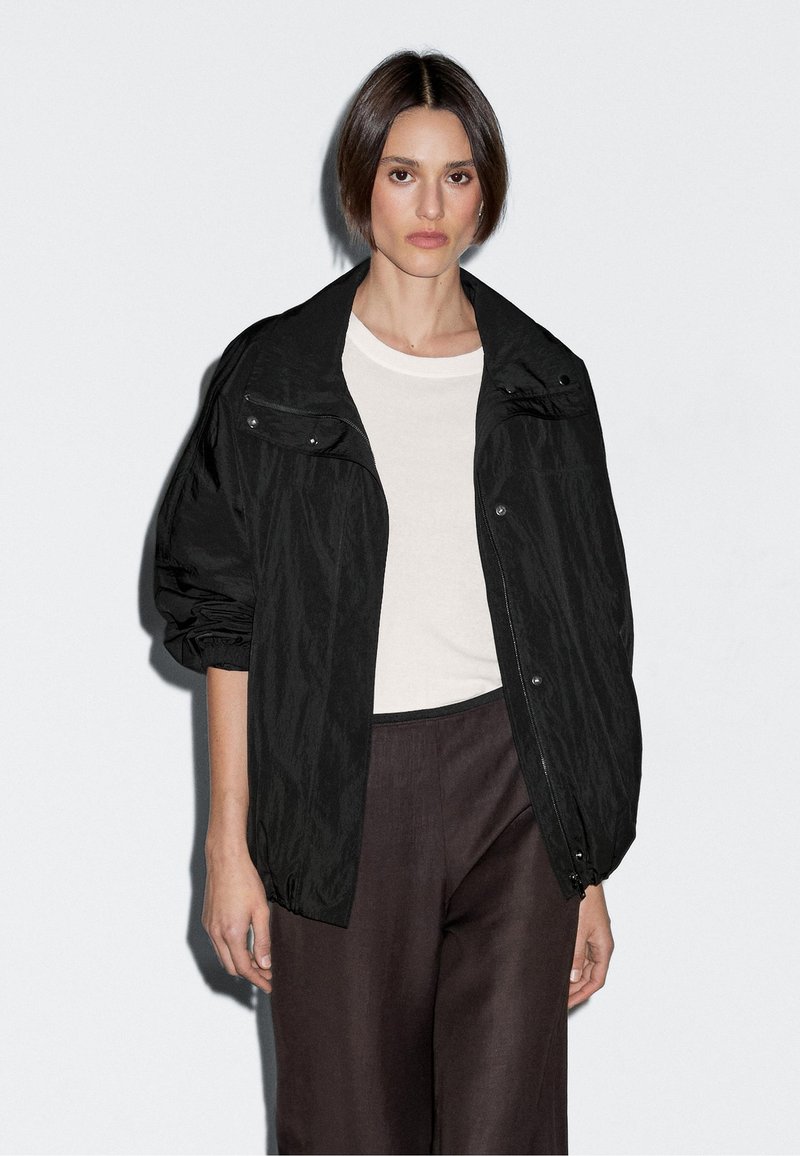 Massimo Dutti HIGH NECK TECHNICAL - Tunn jacka - black