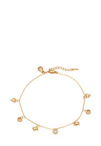 Guldtonet armbånd med en delikat kæde og runde og hjerteformede charms, herunder et med en klar ædelsten.