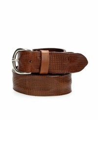 Cintura in pelle marrone con un motivo a griglia testurizzato e impresso, dotata di una fibbia in metallo argentato e di un accento in pelle color tan a contrasto vicino alla fibbia.
