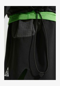 Sélectionné, black/summit white