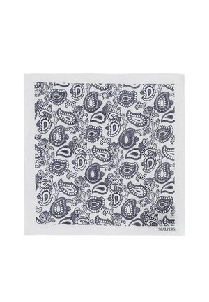 Pañuelo cuadrado blanco con patrones de cachemira en azul marino y un pequeño logo "Scalpers" en una esquina.