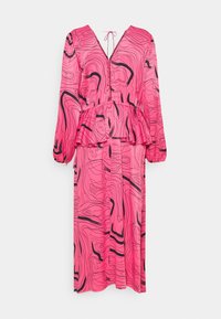 Robe rose vif à manches longues avec des motifs abstraits noirs en spirale, encolure en V, taille froncée et fermeture à nouer au niveau de la nuque.