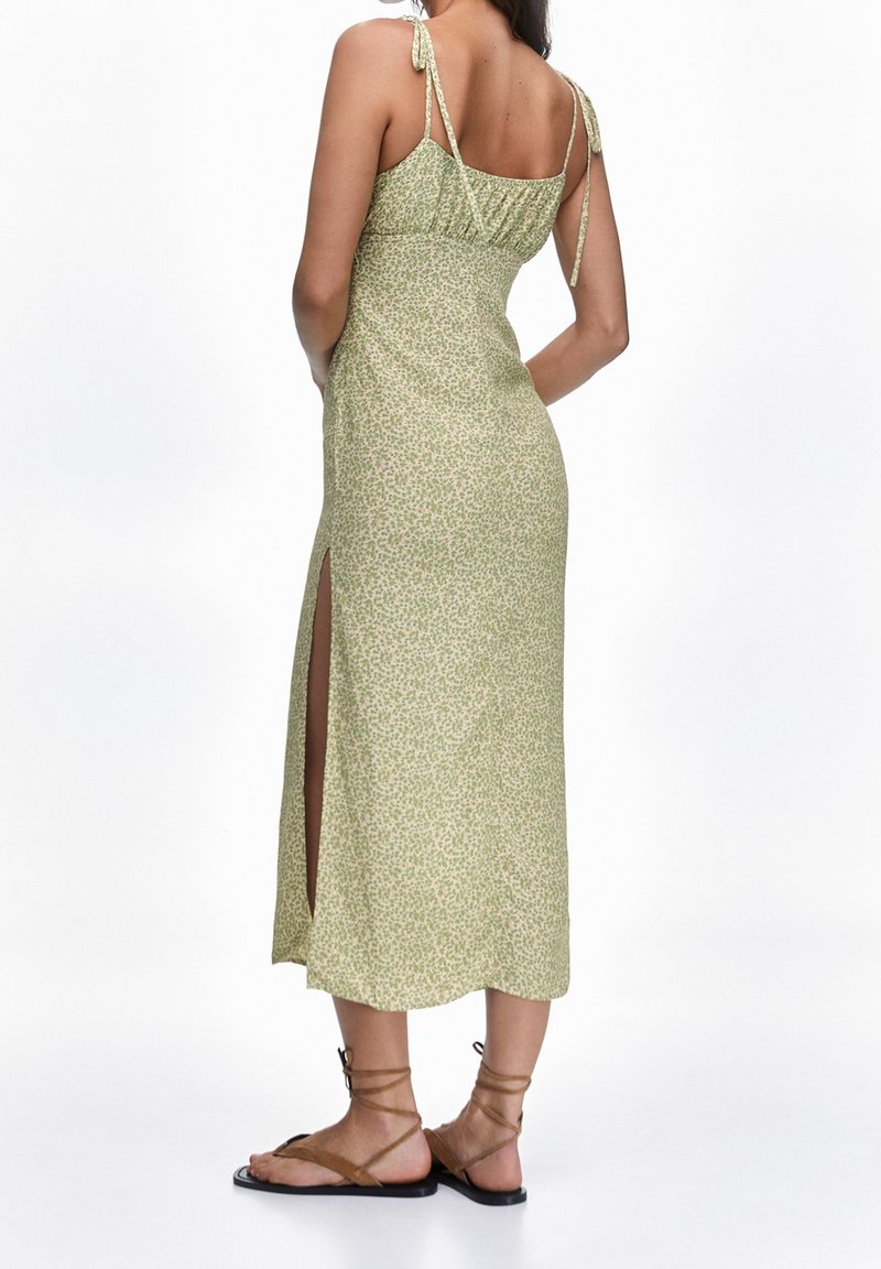 pull and bear green floral dress PULL&BEAR Day - - (Pre-owned) Pullandbear