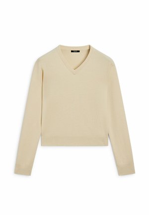 Beżowy sweter na drutach z dekoltem w serek, krótki fason, długie rękawy, prążkowane mankiety i dół, gładka tekstura, minimalistyczny styl.