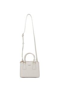 Kleine rechthoekige handtas van lichtgrijze textuurstof. Dubbele handvatten, verstelbare schouderriem en gouden hardware, met een logo-detail.