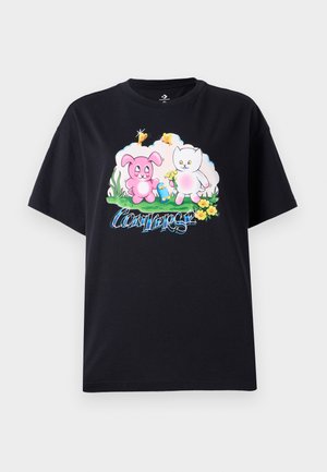 T-shirt en coton noir avec un graphisme coloré d'un lapin rose et d'un chat blanc avec des fleurs, accompagné du mot "Converse" en lettres bleues.