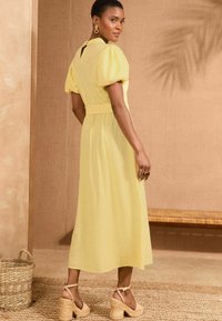 Love & Roses REGULAR FIT - V-NECK PUFF SLEEVE MIDI - Dnevna haljina - yellow