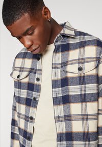 Selected Homme SLHLOOSEPABLO OVERSHIRT - Krekls - sky captain/navy