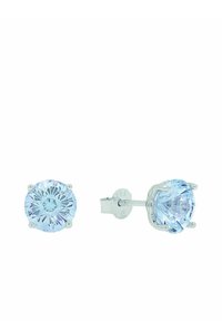 Pendientes de aro con zirconitas cúbicas azul claro en un engaste de plata de cuatro garras. Cada pendiente presenta una superficie pulida y suave.