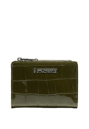 Piccolo portafoglio verde scuro con texture coccodrillo, con zip e logo del marchio in metallo argentato "Stradivarius" davanti.
