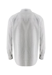 Camicia a righe grigio chiaro e bianca, con colletto button-down, maniche lunghe e design a taglio dritto con una texture liscia.