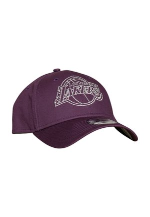 Cappellino da baseball viola con logo dei Los Angeles Lakers ricamato in bianco e cinturino regolabile.