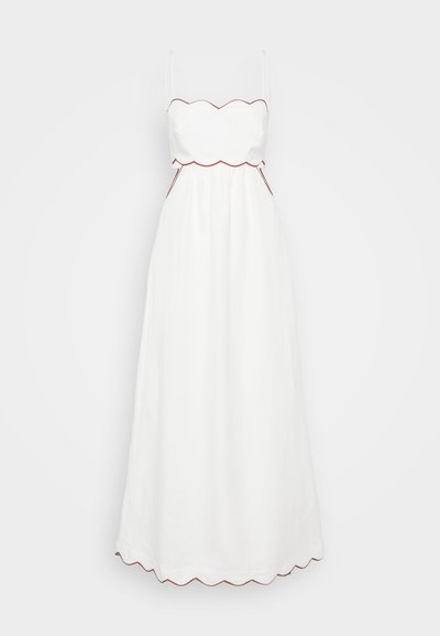 Bela, brezrokavna obleka z valovitim izrezom in robom, s poudarjeno pasom, izdelana iz lahkega materiala, z ozkimi naramnicami in kontrastnimi rdečimi obrobami.