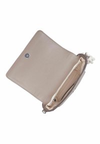 Borsa a mano in pelle color beige chiaro con finitura testurizzata, caratterizzata da un design aperto, fodera in tessuto e chiusura a pulsante in metallo.