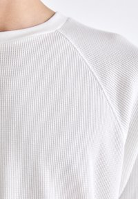 GAP WAFFLE CREW - Ilgarankovis viršutinės dalies drabužis - new off white