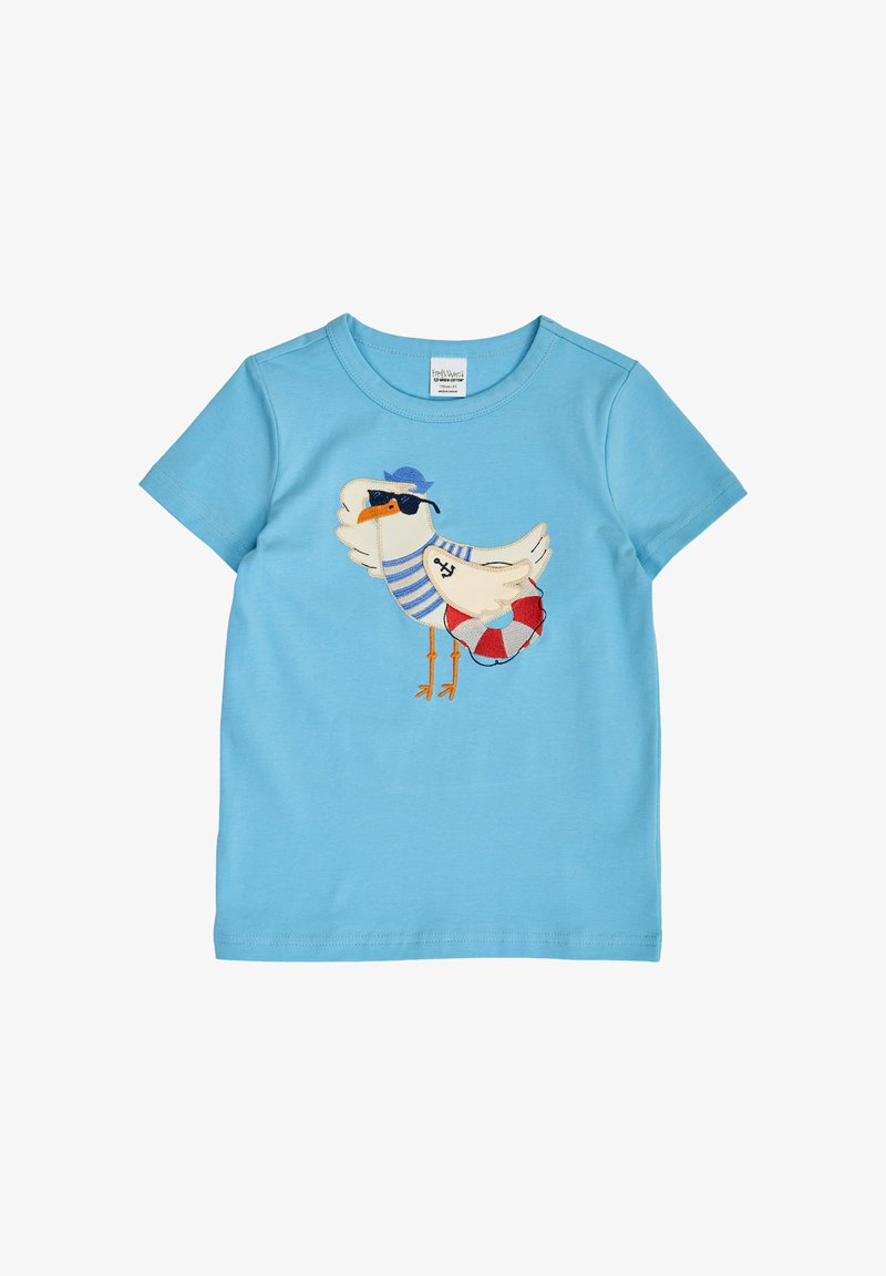 T-shirt bleu clair à manches courtes pour tout-petit avec une mouette portant une chemise rayée, un chapeau de marin, des lunettes de soleil et une bouée de sauvetage rouge sur le devant.