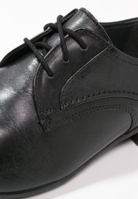 Pier One Derbies & Richelieus - black