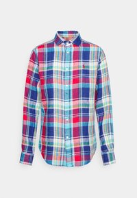Camicia a maniche lunghe con bottoni, in una fantasia a quadri rossi, blu, bianchi e verdi, con colletto e logo ricamato sul petto.