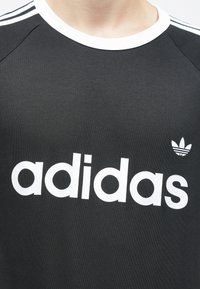 adidas Originals RINGER TEE UNISEX - Tričko s potlačou - black