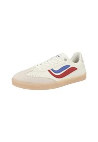 Bílé tenisky s modrými a červenými akcenty, z materiálů semiš a hladká kůže, kulatá špička, gumová podrážka a šněrovací design.