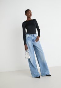Hollister Co. EMEA FLAT SEAMLESS BOAT NECK - Ilgarankovis viršutinės dalies drabužis - casual black