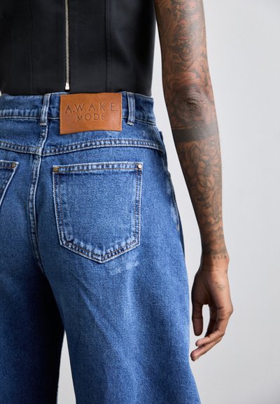 A.W.A.K.E. MODE RECYCLED ROUNDED - Jeans Relaxed Fit - blue