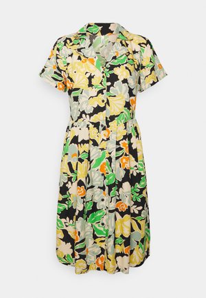 Vestido floral com mangas curtas, base preta, padrão floral vibrante em verde, amarelo, laranja e cinza. Frente abotoada e cintura ajustada.